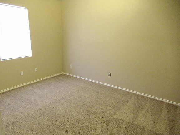 5th image of 9615 Elmwood Ave Unit B