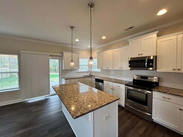 4901 Warwick Rd E — Photo 10
