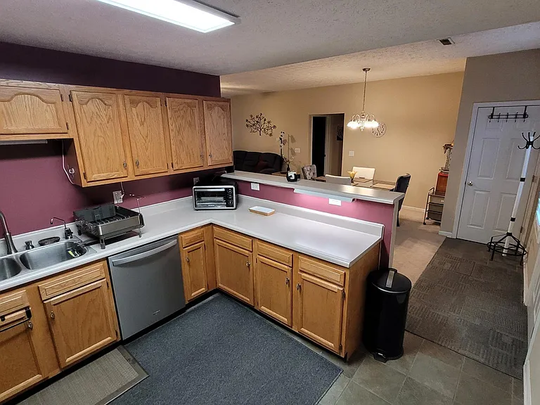 4657 Court Yard Dr — Photo 8