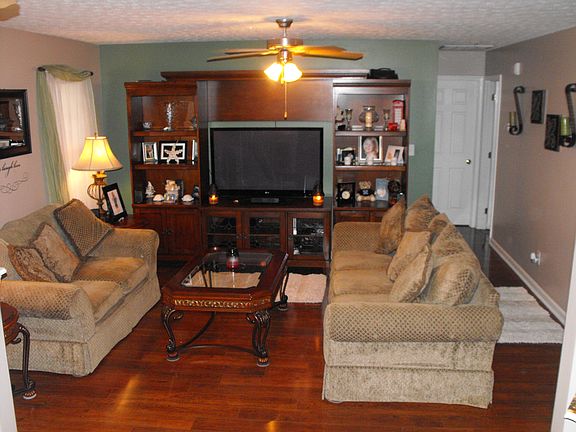 2nd image of 542 Oak Grove Blvd