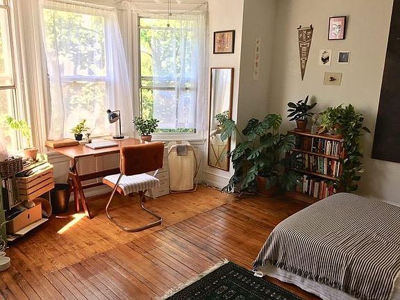 2nd image of 4711 Cedar Ave APT 3