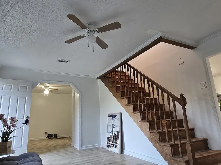 629 W Watson St — Photo 67
