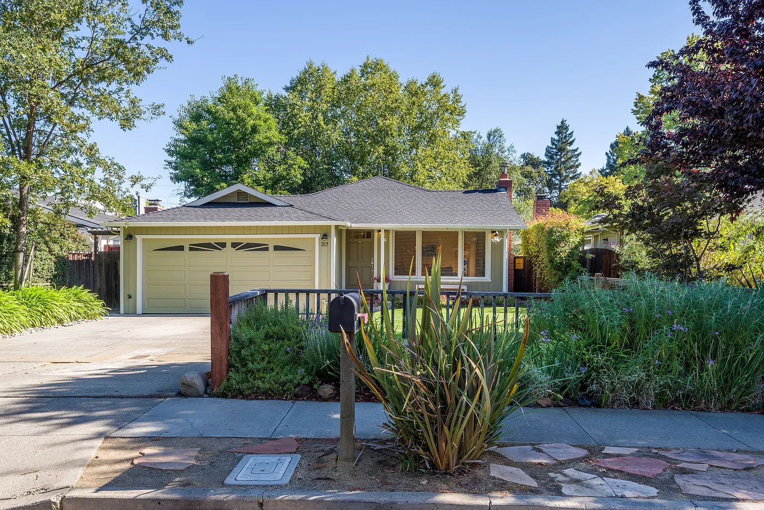 317 Rutherford Ave photo 1