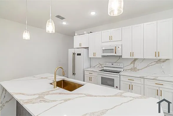 4 bed, 1800 sqft, $3,200 — Photo 4