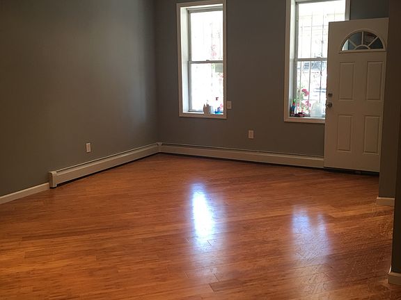 2nd image of 588 Hinsdale St