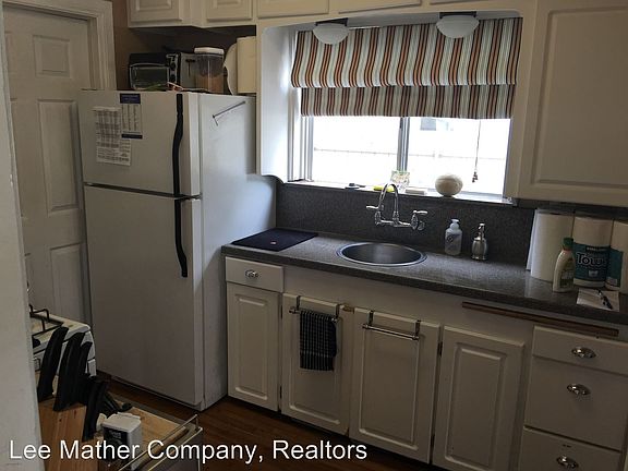 2nd image of 909 D Ave