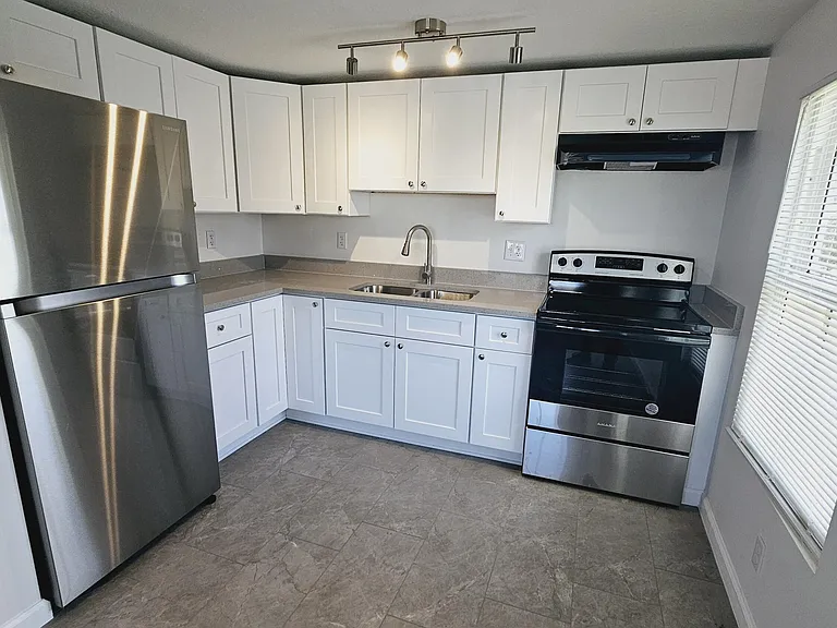 914 10th St #C — Photo 3