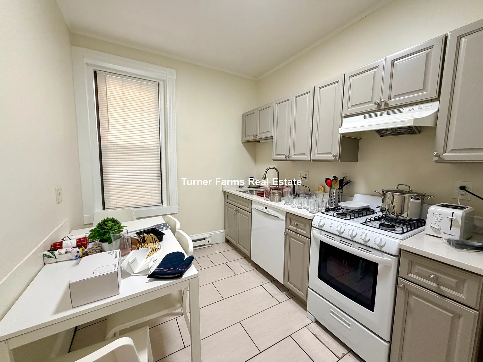 2 bed, 9999 sqft, $3,700 — Photo 2