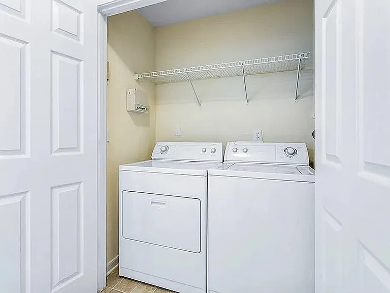 Washer and Dryer Hookups