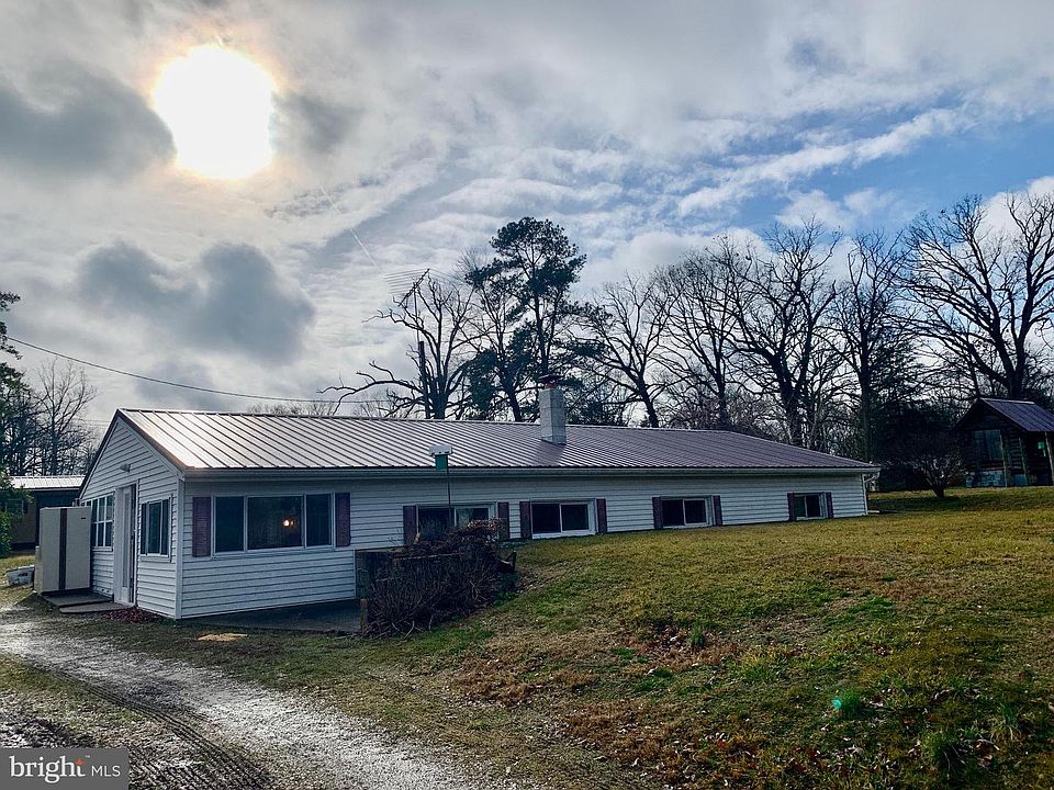 1st image of 723 Cedar Ln