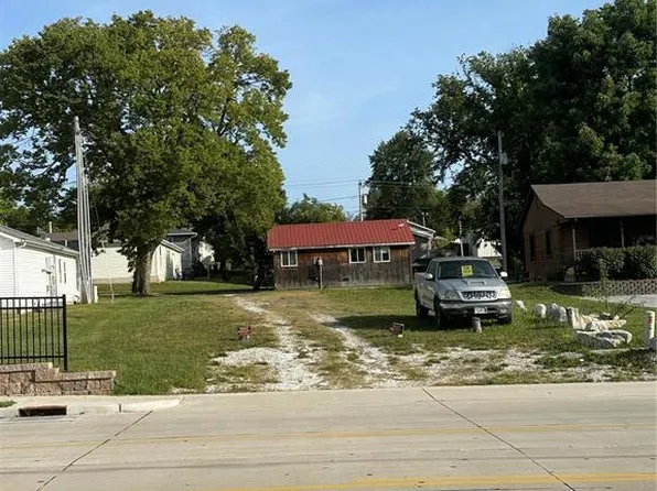 611 E Cherry St, Troy, MO 63379