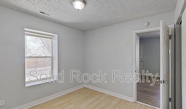 714 E 3rd St #1 — Photo 7