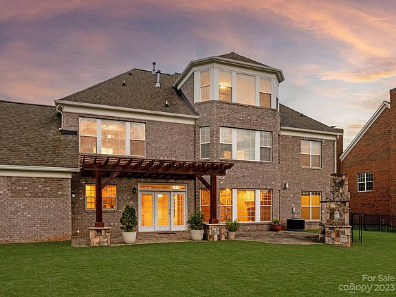 5th image of 2810 Julian Glen Cir