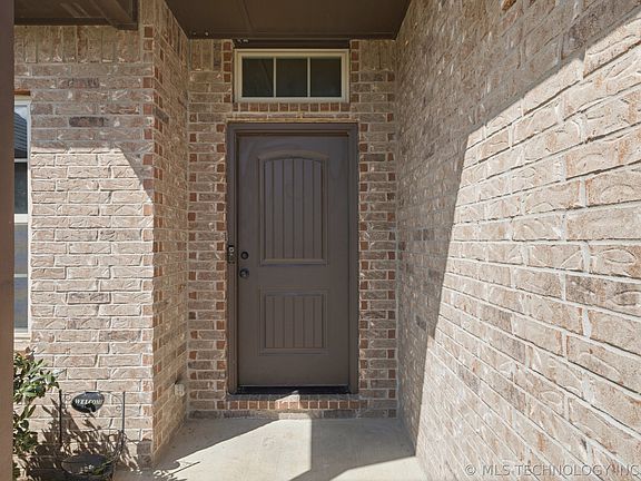 4th image of 2512 S 16th Ct