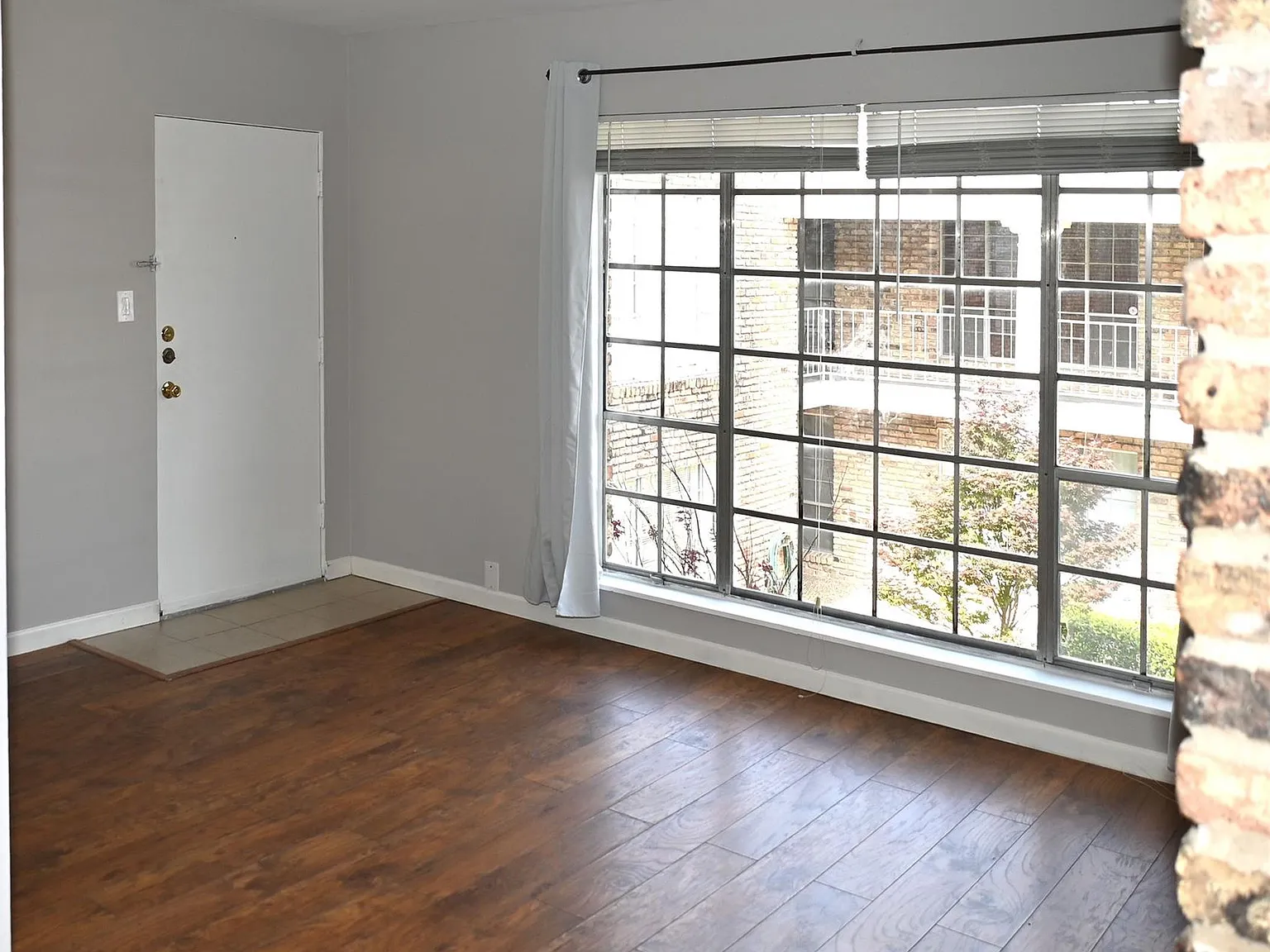 1 bed, 1.0 bath, 570 sqft, $1,200 — Photo 2