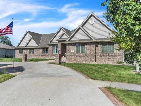 317 Kerri Ln, South Sioux City, NE 68776