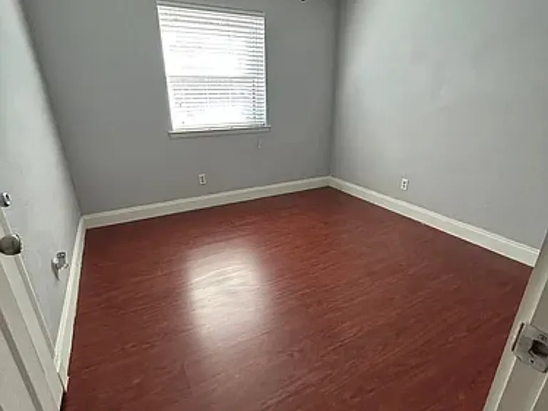 1112 Park Center Ct — Photo 5