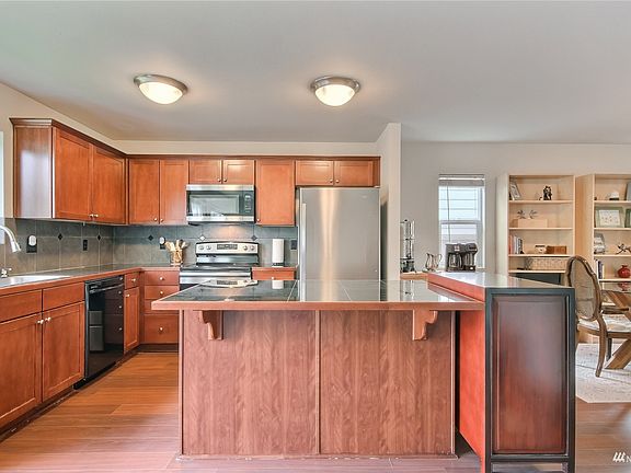 3rd image of 6919 Park St E