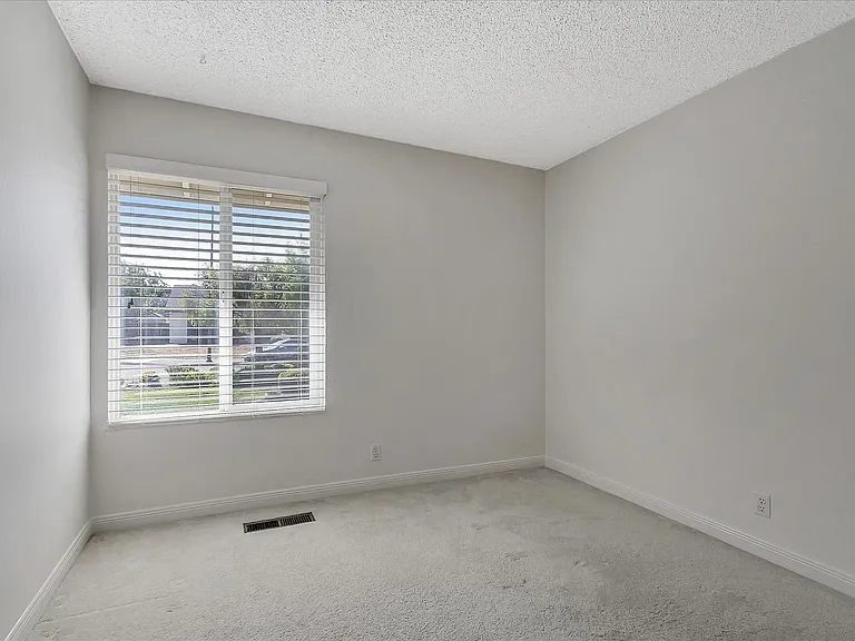 821 Figwood Ct — Photo 35
