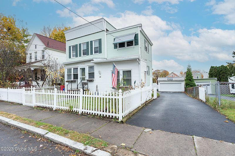 2nd image of 1723 5th Street