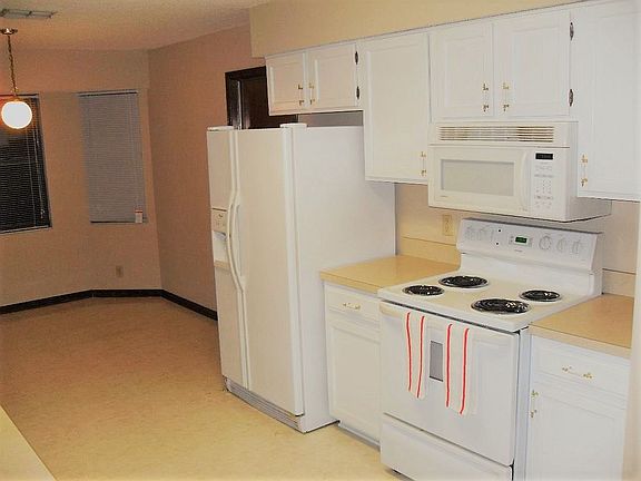 3rd image of 8448 Cross Timbers Ct