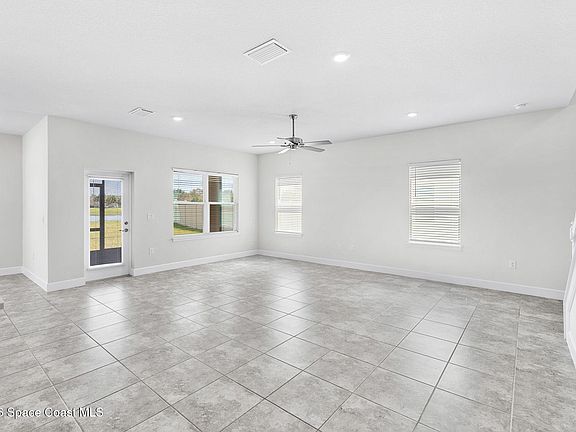 4th image of 1092 Canfield Cir SE