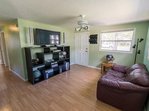 3rd image of 4012 Treasure Cir