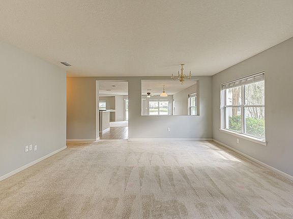 4th image of 128 Boysenberry Ln