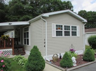 104 Deer Park Dr, Stroudsburg, PA 18360