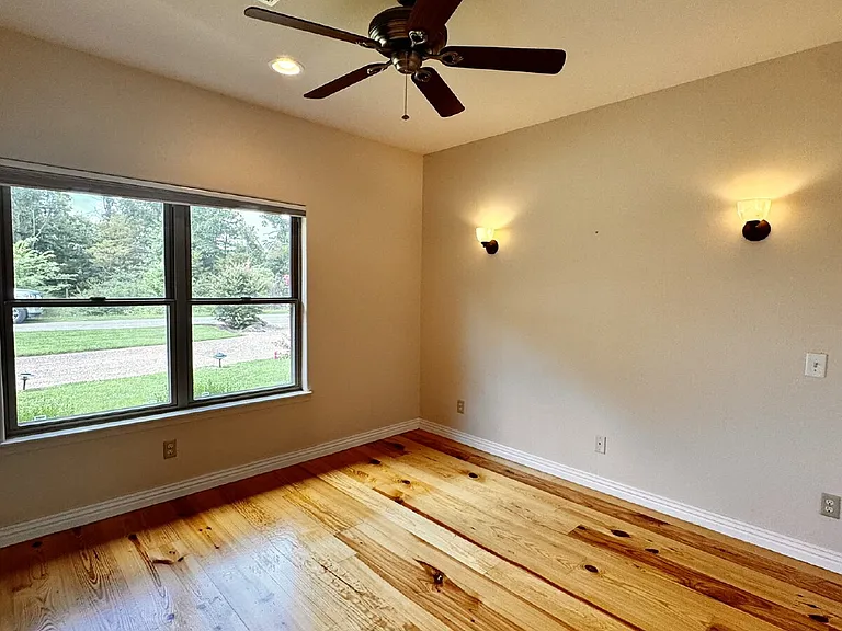 723 Lakeview Dr — Photo 22