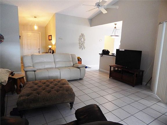 4th image of 395 21st Ave