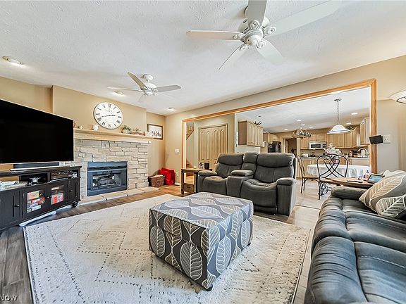 5th image of 547 Golden Russett Blvd