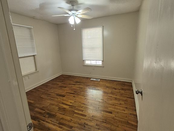 3rd image of 3601 Elam St