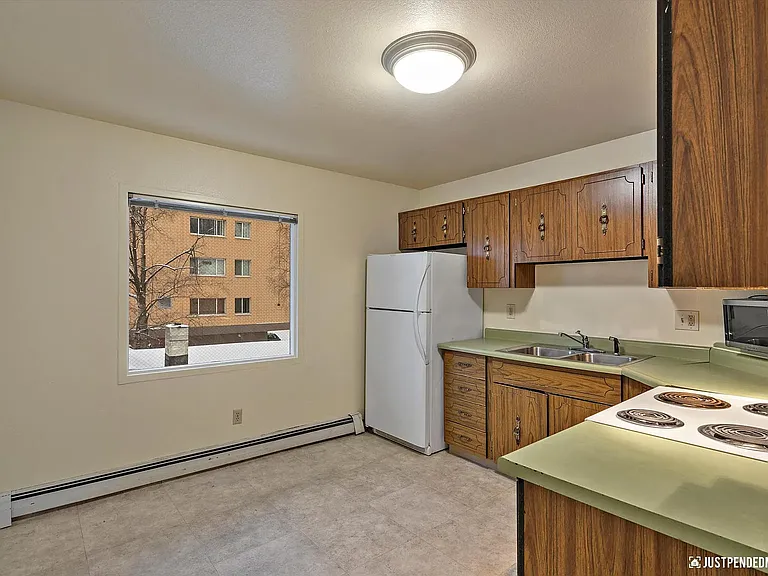 907 W 27th Ave — Photo 3