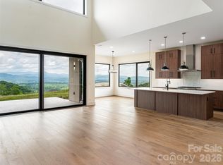 24 S Watchman Dr, Hendersonville, NC 28791