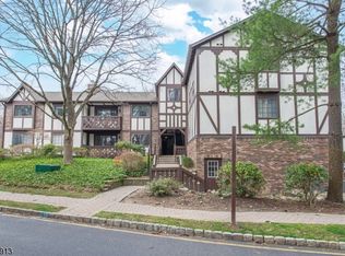 102 Mark Twain Way #102, Mahwah, NJ 07430