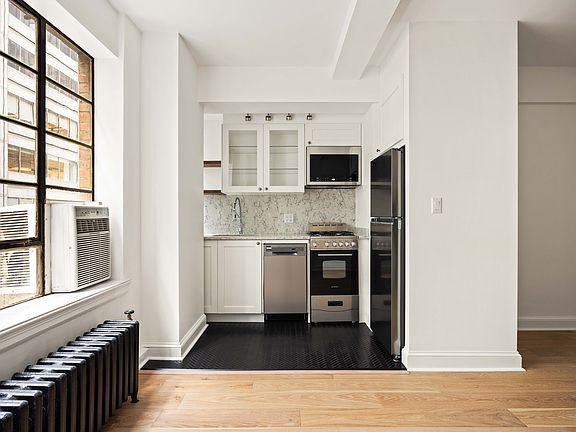 2nd image of 140 E 40th St APT 5D