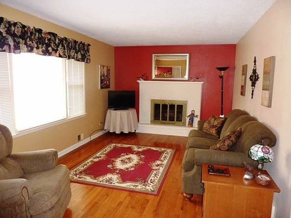 Hardwood & Fireplace