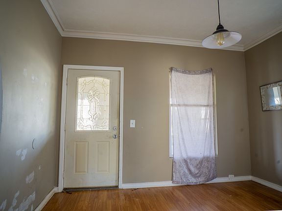 4th image of 930 Cass Ave SE