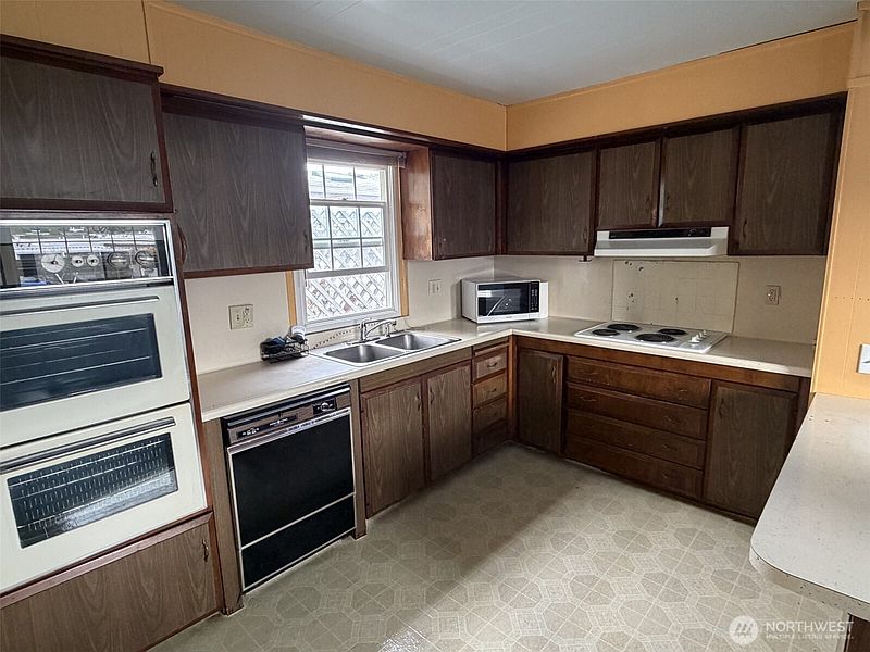 4th image of 3215 S 182nd Street #171