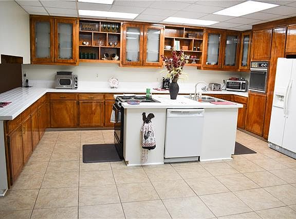 3rd image of 23460 Duncan Ln