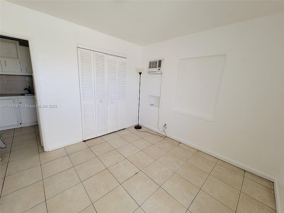 2nd image of 1610 N Dixie Hwy #10