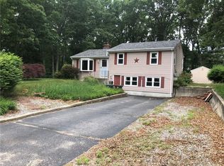 16 Lloyd Dr, Coventry, RI 02816