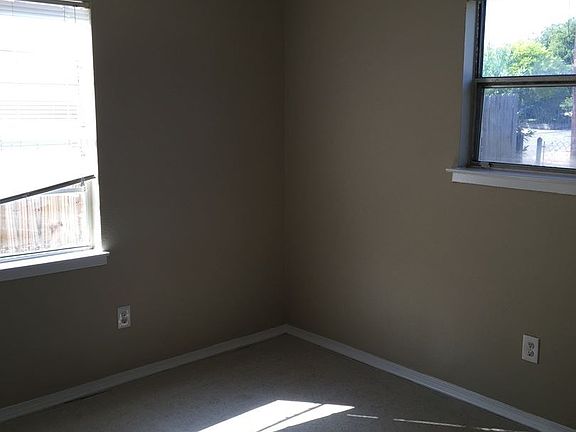 4th image of 922 S Walters APT 1