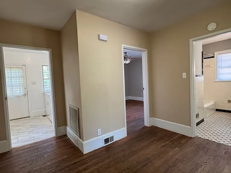 1508 E Holly St — Photo 7