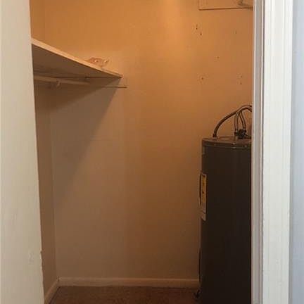 4th image of 350 Fort Worth Ave