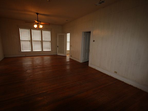 3rd image of 315 W Sypert St