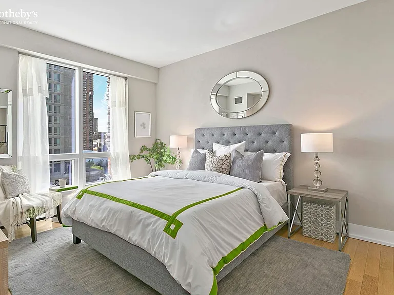 350 W 42nd St #9L — Photo 4