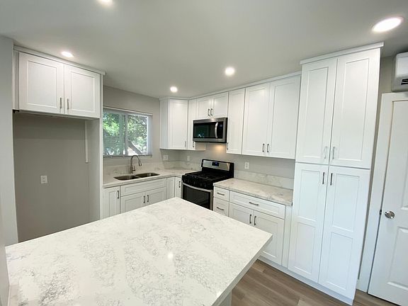 5th image of 1120 N Laurel Ave #8