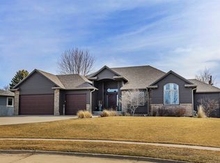 8707 Friestad Ct, Johnston, IA 50131